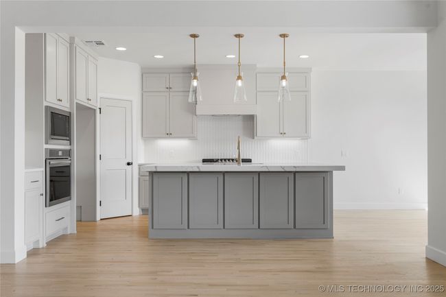 2038 E 129 Th St S, House other with 3 bedrooms, 3 bathrooms and null parking in Jenks OK | Image 16