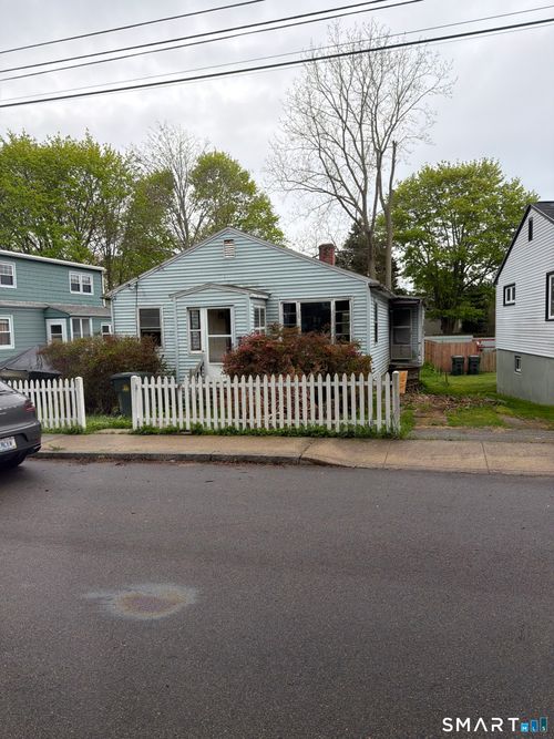 38 Robinson St, New London, CT, 06320-5425 | Card Image