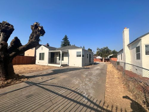 5748 Nina Way, Sacramento, CA, 95824 | Card Image