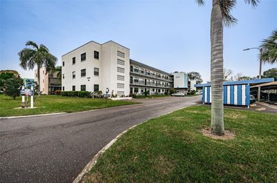 309 - 5969 Terrace Park Drive N, Condo with 2 bedrooms, 2 bathrooms and null parking in Saint Petersburg FL | Image 1