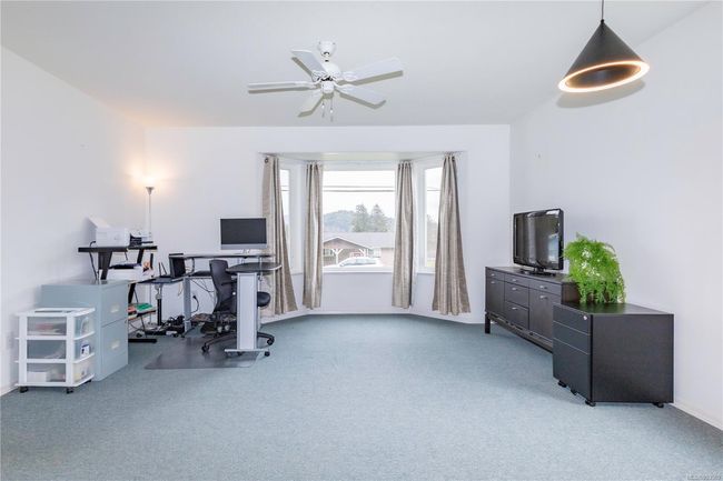Suite living room, kitchen and dining area | Image 36