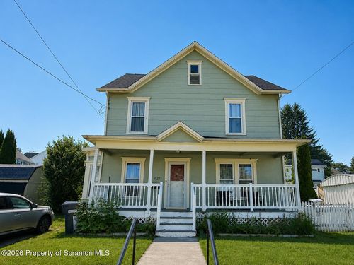 627 Susquehanna St, Forest City, PA, 18421-1352 | Card Image