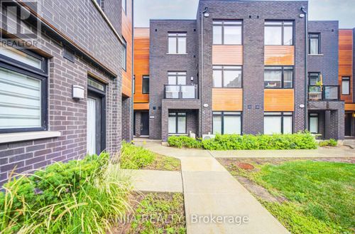 105-370d Red Maple Rd, Richmond Hill, ON, L4C5T4 | Card Image