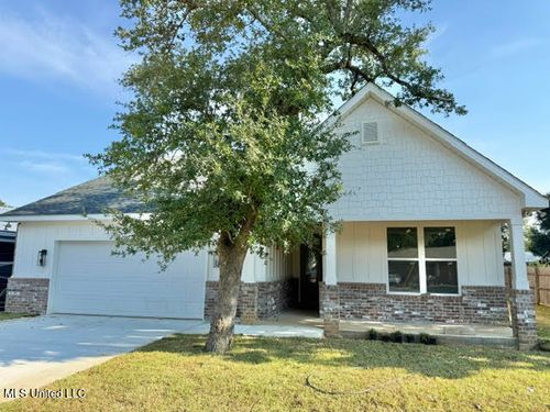 524 Seventh St, Bay Saint Louis, MS, 39520-2224 | Card Image