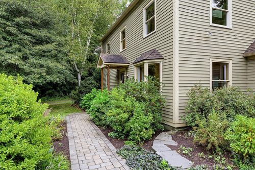 16 Birch Ln, Northampton, MA, 01062-9701 | Card Image