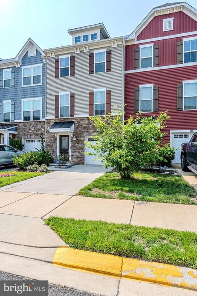 10793 Hinton Way, Townhouse with 3 bedrooms, 4 bathrooms and null parking in MANASSAS VA | Image 4