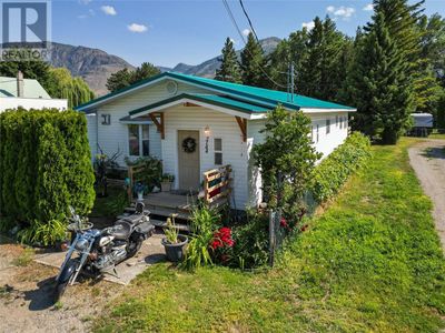 2144 Main St, House other with 2 bedrooms, 1 bathrooms and 3 parking in Cawston BC | Image 2