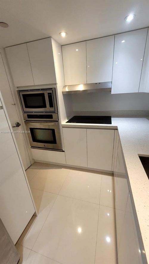 ph18-1200 West Ave, Miami Beach, FL, 33139-4377 | Card Image