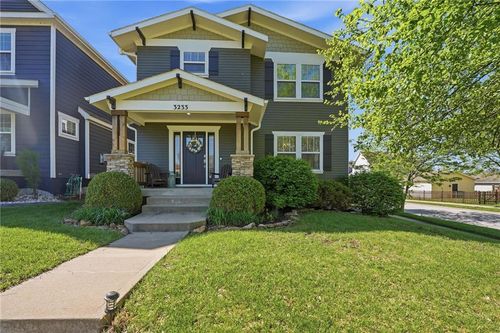 3233 Sw Longview Rd, Lee's Summit, MO, 64081-2104 | Card Image