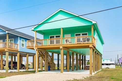 523 Thunder Rd, Surfside Beach, TX, 77541-8401 | Card Image