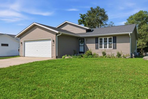 301 Ridgeview Dr, LAKE MILLS, WI, 53551-1953 | Card Image