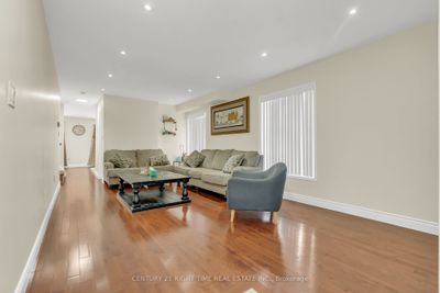 32 Elmpark Crt, House other with 4 bedrooms, 4 bathrooms and 4 parking in Brampton ON | Image 3