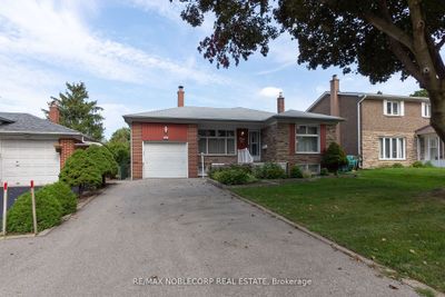 32 Summerside Cres, House other with 4 bedrooms, 2 bathrooms and 3 parking in North York ON | Image 1