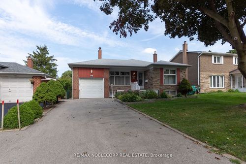 32 Summerside Cres, North York, ON, M2H1X1 | Card Image