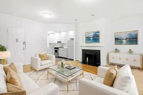 4r-40 E 65th St, New York, NY, 10065-7024 | Card Image