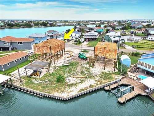 8 Scallop Dr, Rockport, TX, 78382-9640 | Card Image