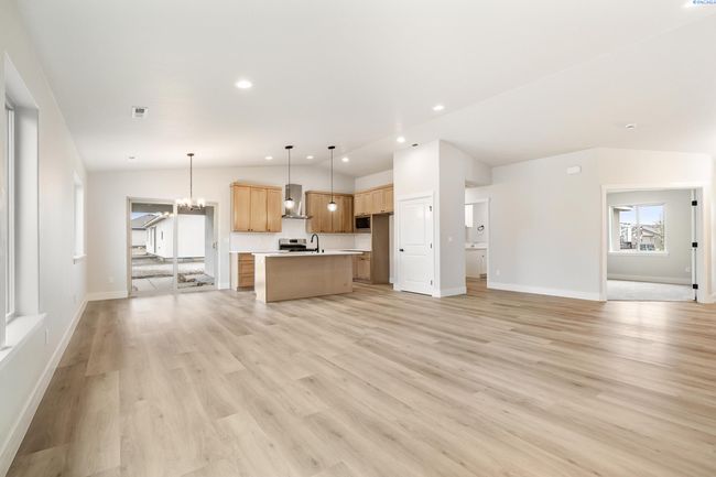 10709 Kokanee Dr, House other with 4 bedrooms, 2 bathrooms and 3 parking in Pasco WA | Image 6