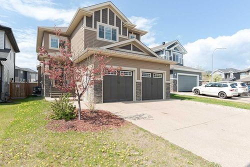 689 Heritage Drive, Fort Mcmurray, AB, T9K2X2 | Card Image