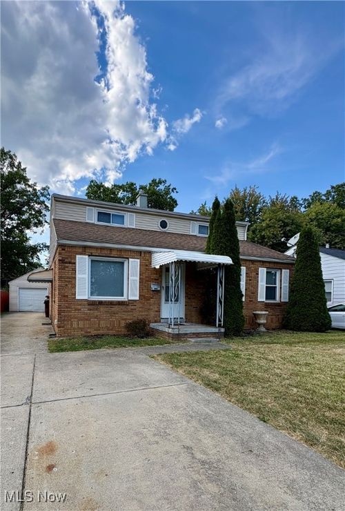 3930 Risher Rd, Youngstown, OH, 44511-3542 | Card Image