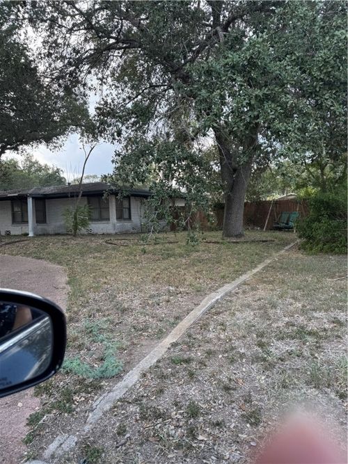 1807 Alta Vista St, Alice, TX, 78332-4135 | Card Image