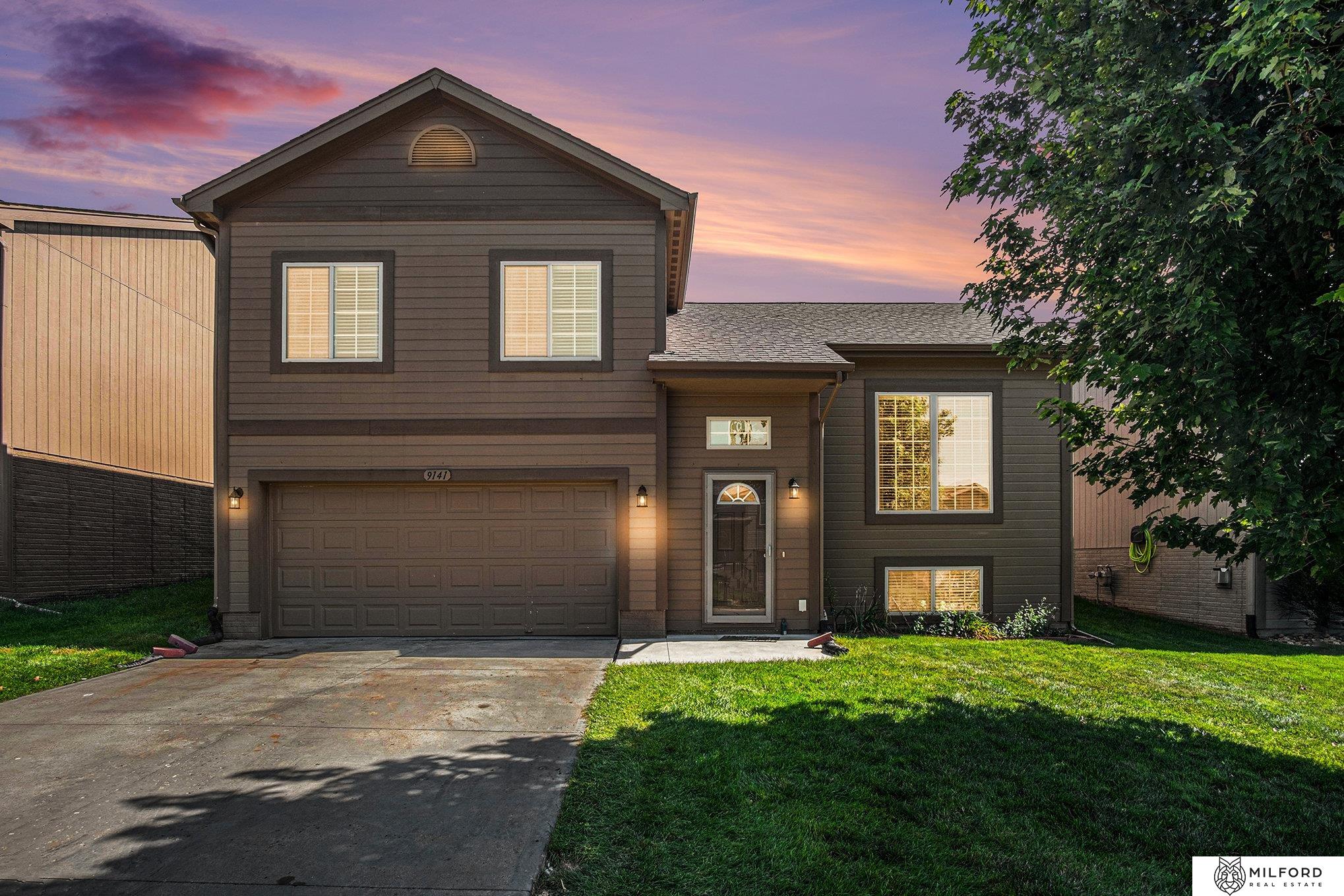 Summit St, Omaha, NE 68122