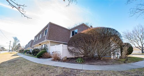 213-213 Storm Dr, Holtsville, NY, 11742-1921 | Card Image