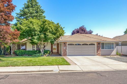 760 Annalee Dr, Central Point, OR, 97502-3744 | Card Image