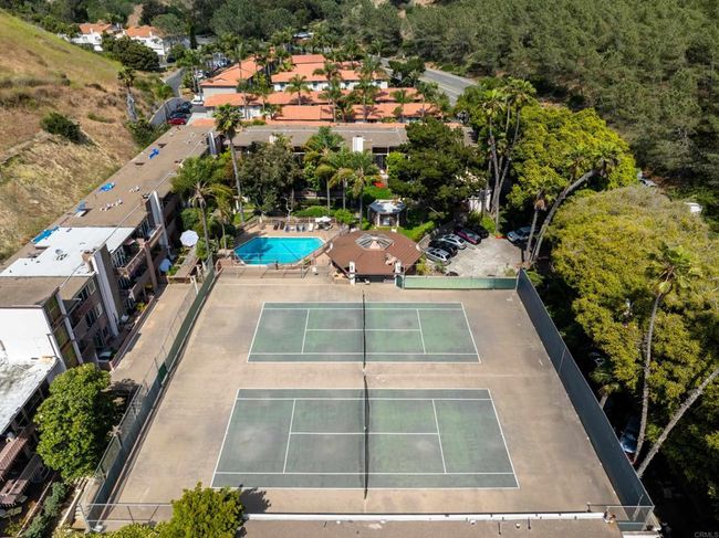 C21 - 2610 Torrey Pines Rd, Condo with 2 bedrooms, 2 bathrooms and null parking in La Jolla CA | Image 6