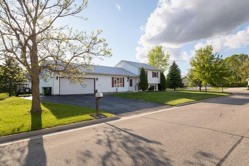 123 Westgate Drive, Iron Ridge, WI, 53035 | Card Image