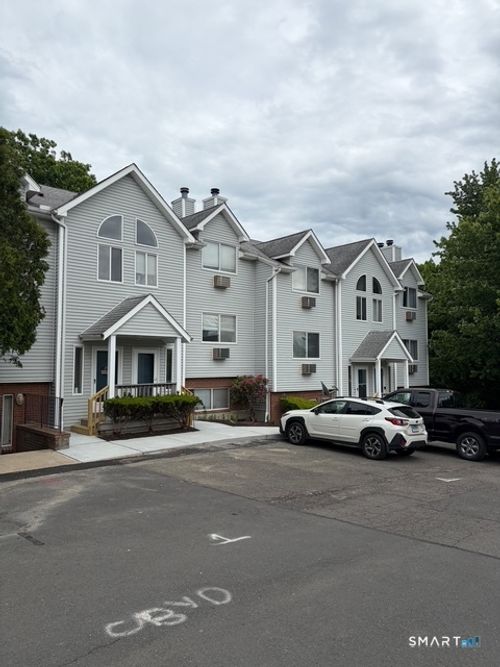 31c-925 Oronoke Rd, Waterbury, CT, 06708-3985 | Card Image