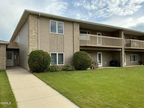 3-644 Bridgeport Dr, Bismarck, ND, 58504-7460 | Card Image