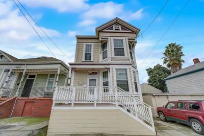 E 11th Street, House other with 4 bedrooms, 2 bathrooms and null parking in Oakland CA | Image 1