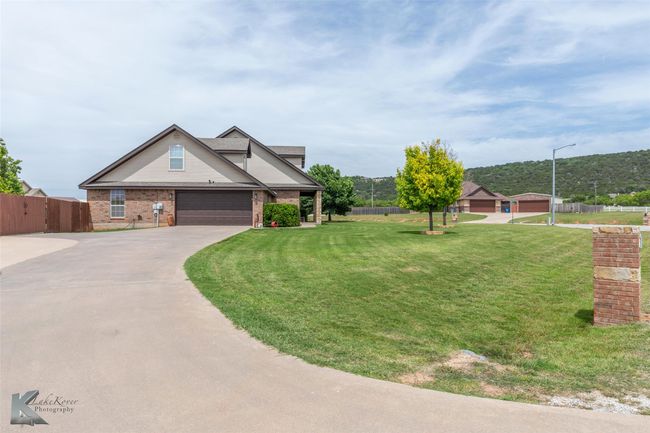 Tons of parking for you and your guests! | Image 4