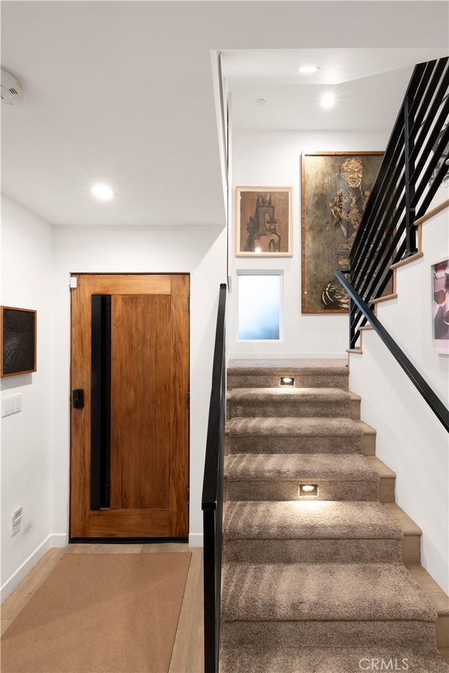Level One Stairwell to Level Two | Image 31