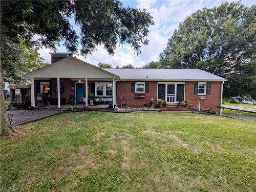 61 Haywood St, Denton, NC, 27239-6637 | Card Image