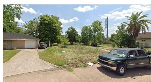 5606 Bayfield Dr, Houston, TX, 77033-3217 | Card Image