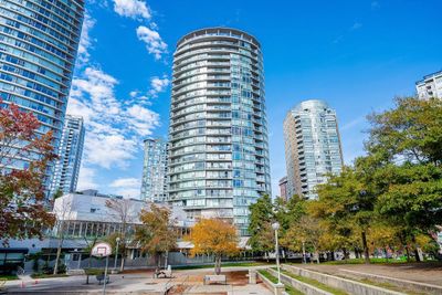 2303 - 58 Keefer Pl, Condo with 2 bedrooms, 2 bathrooms and 1 parking in Vancouver BC | Image 3