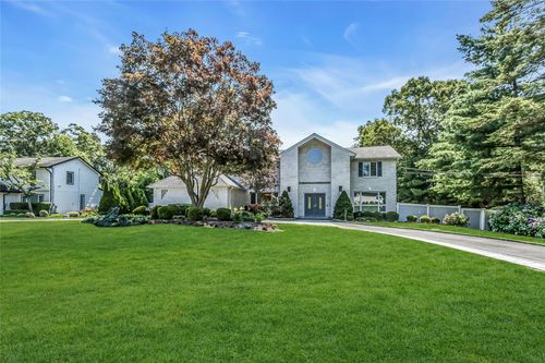 19 Susan Ln, Dix Hills, NY, 11746-5140 | Card Image