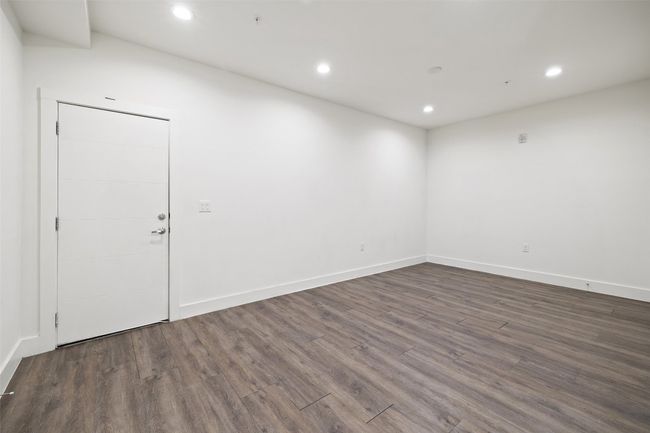 Downstairs bonus room off of garage | Image 11