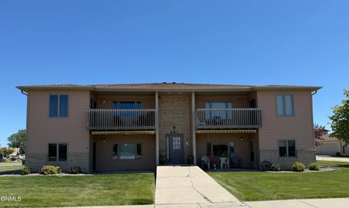 883 San Angelo Dr, Bismarck, ND, 58504-7491 | Card Image