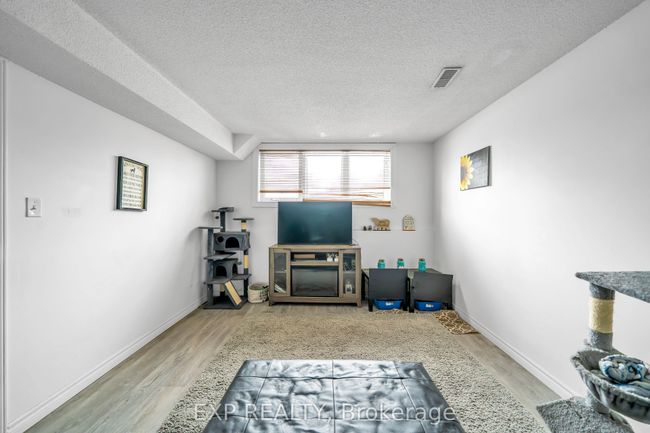 679 Frobisher Crt, House attached with 5 bedrooms, 3 bathrooms and 4 parking in Oshawa ON | Image 22