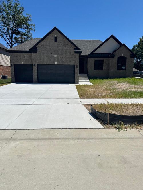 50402 Oakbrooke Dr, New Baltimore, MI, 48047-4074 | Card Image