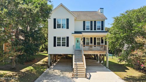 8 Maritime Dr, Surf City, NC, 28445-6946 | Card Image