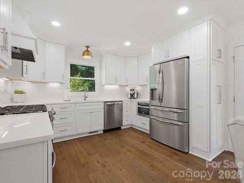 6819 Woodstock Dr, Charlotte, NC, 28210-6028 | Card Image