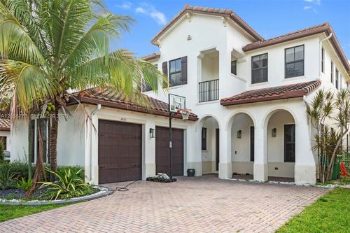 4081 Nw 85th Dr, Pembroke Pines, FL, 33024-5038 | Card Image