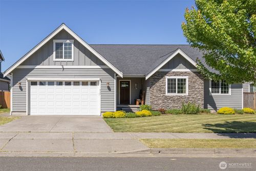 803 Mapleridge Dr, Everson, WA, 98247-8767 | Card Image