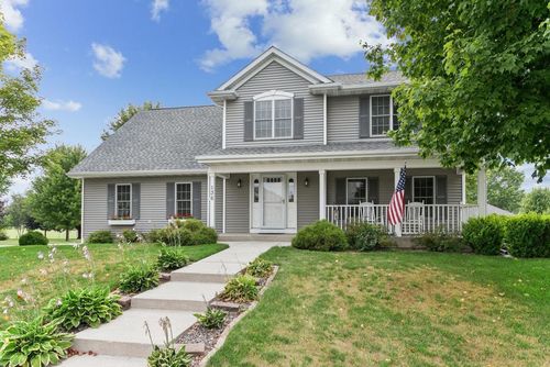 136 Highland Drive, GLENBEULAH, WI, 53023 | Card Image
