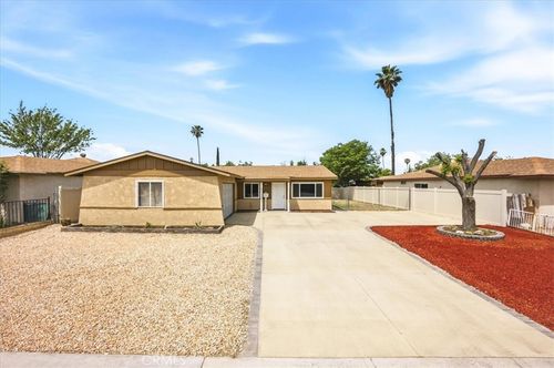 26453 Columbia St, Hemet, CA, 92544-6290 | Card Image