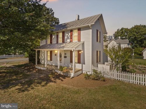 910 Locust St, Herndon, VA, 20170-4947 | Card Image