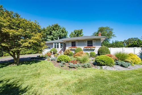 1 Wood Ln, Smithtown, NY, 11787-4931 | Card Image